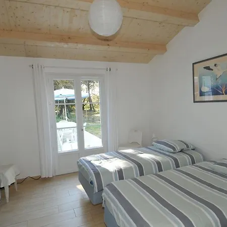 Avec Beaucoup De Charme, Neuve De 2016 Villa