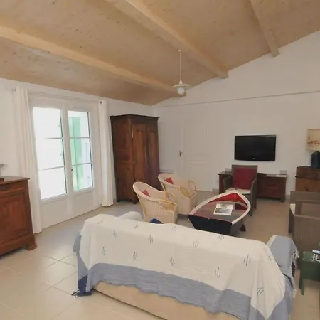 Avec Beaucoup De Charme, Neuve De 2016 * La Couarde-sur-Mer